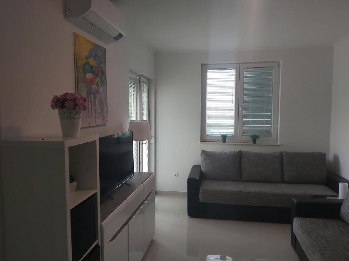 Apartment Adrijana Novalja Exteriér fotografie